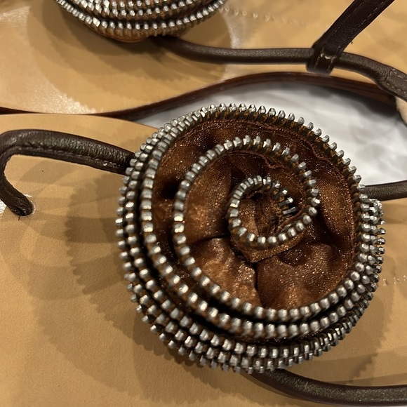 GIUSEPPEZANOTTI.COM

Giuseppe Zanotti sandals very good condition. - Picture 3 of 9